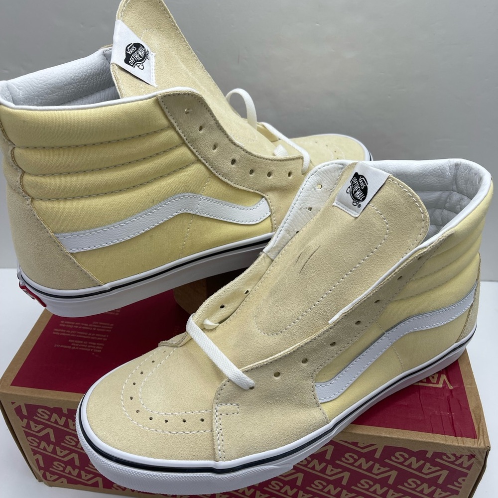 Vans Men’s Sk8-Hi
Vanilla Custard/True White
VN0A38GEVKV Sneakers - Picture 10 of 16